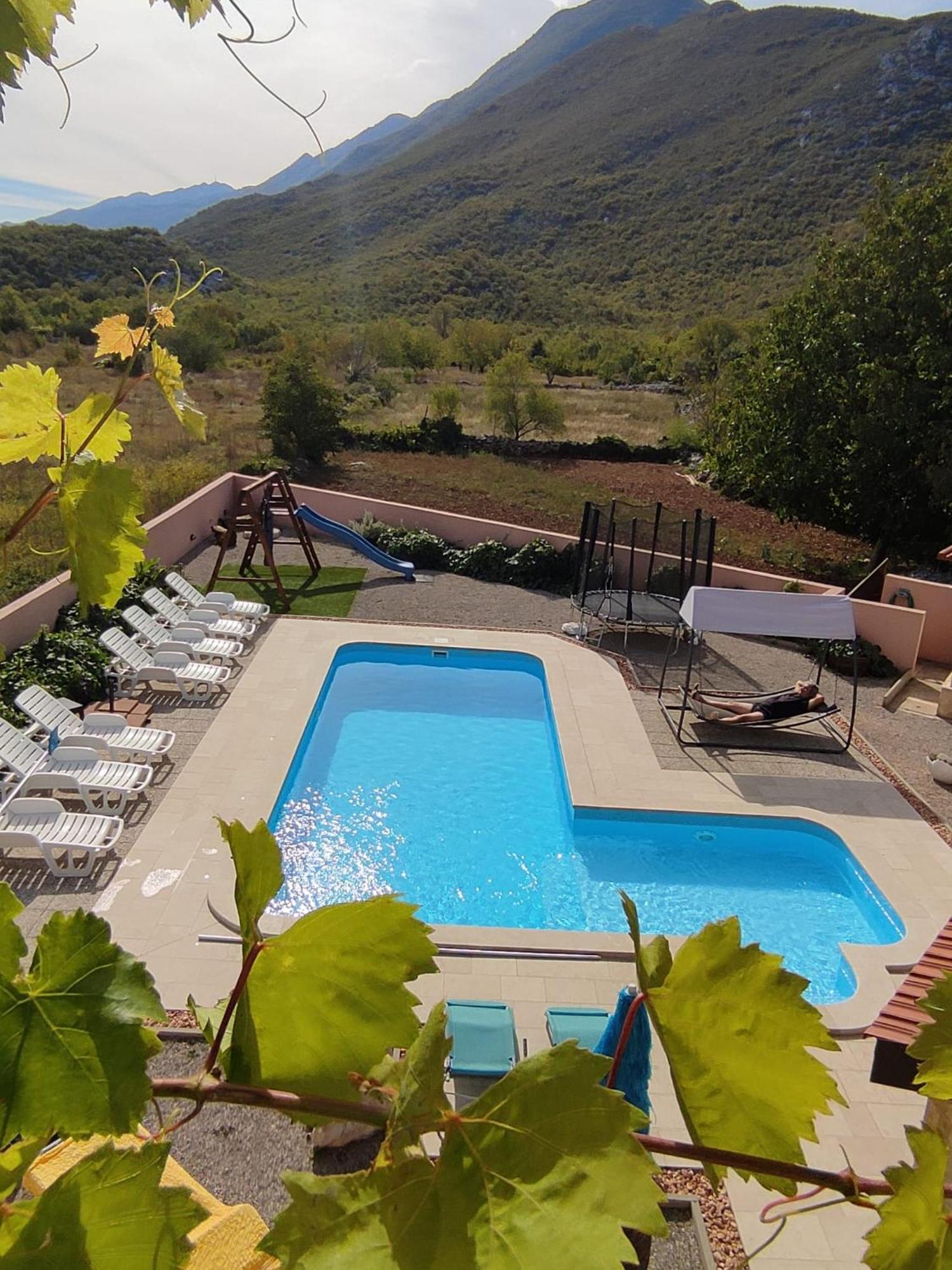 Holiday Home Perunika Zezevica 외부 사진