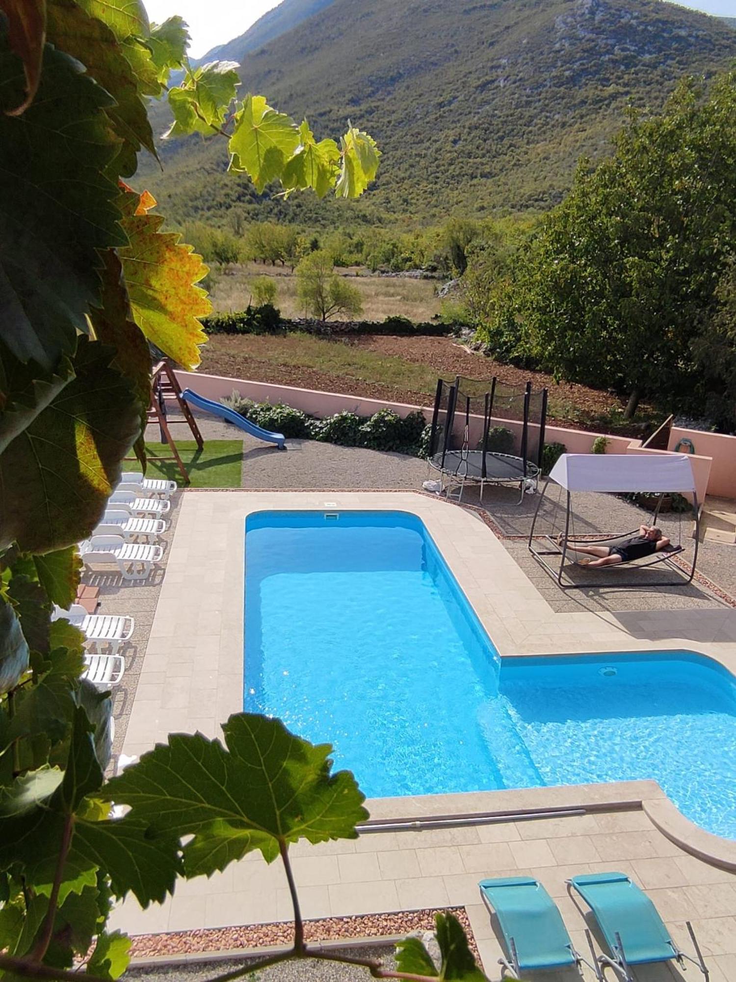 Holiday Home Perunika Zezevica 외부 사진
